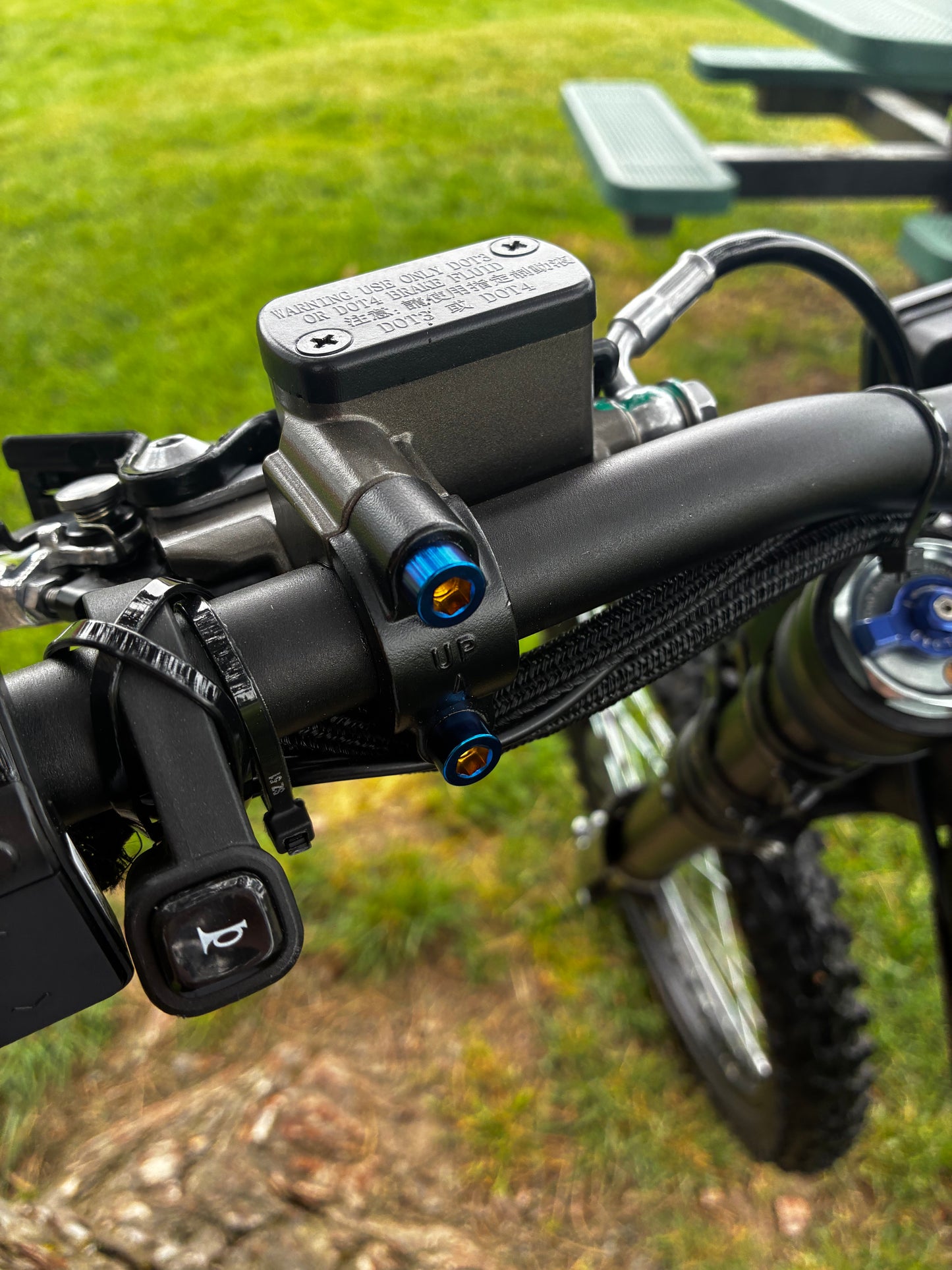 Ultra bee brake Bar Clamp  titanium bolts